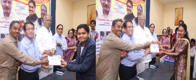 RAJIM NEWS : रेडियो श्रोता दिवस : आकाशवाणी रायपुर केन्द्र के सहायक निदेशक ने सोलह प्रतिभावान बच्चों को किया सम्मानित 