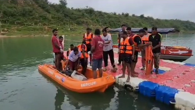 CG NEWS : बोटिंग करने के दौरान युवक ने झील में लगा दी छलांग, डूबने से मौत
