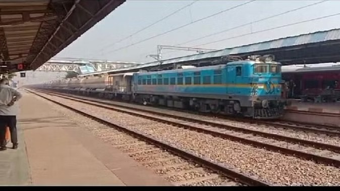 CG NEWS : ट्रेन की चपेट में आने से युवक की दर्दनाक मौत, आत्महत्या या दुर्घटना की जांच में जुटी पुलिस 