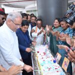 Bhupesh Baghel Birthday : मुख्यमंत्री बघेल के जन्मदिन पर महापौर ढेबर के मार्गदर्शन में 65 लोगों की टीम ने बनाया 150 फीट लंबा स्पेशल केक, सीएम ने की प्रशंसा 