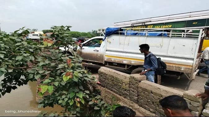 CG ACCIDENT NEWS : दशगात्र कार्यक्रम में शामिल होने जा रहे पति-पत्नी को पिकअप वाहन ने मारी जोरदार ठोकर, दोनों की मौत