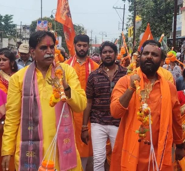 RAIPUR NEWS : महादेव की भक्ति में सराबोर हुआ रायपुर, पूर्व कैबिनेट मंत्री राजेश मूणत ने निकाली विशाल कांवड़ यात्रा
