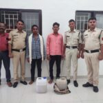 CG CRIME : नशे के खिलाफ पुलिस की कार्रवाई; 13 लीटर अवैध महुआ शराब की बिक्री करते दो आरोपी गिरफ्तार