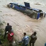 BIG ACCIDENT : दर्दनाक हादसा: तेज रफ़्तार बस अनियंत्रित होकर नदी में गिरी, 8 यात्रियों की मौत, मची चीख-पुकार 