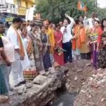 RAIPUR NEWS : भाजपा पार्षद दल का पोलखोल अभियान; रामकुंड क्षेत्र में लोगों को नहीं मिल रहा साफ पानी, जगह-जगह सड़कों में जलभराव, पार्षदों ने जमकर की नारेबाजी