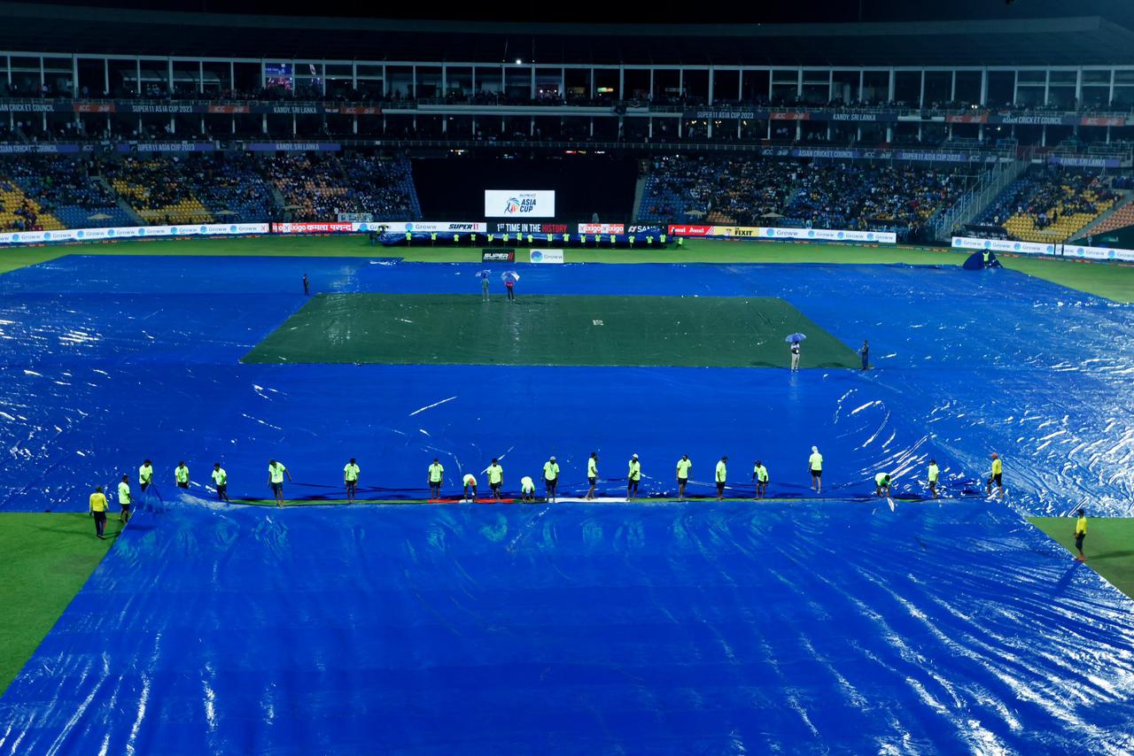 IND vs PAK Live Score:  बारिश की भेंट चढ़ा भारत-पाक मैच रद्द, PAK ने सुपर-4 में क्वालीफाई किया