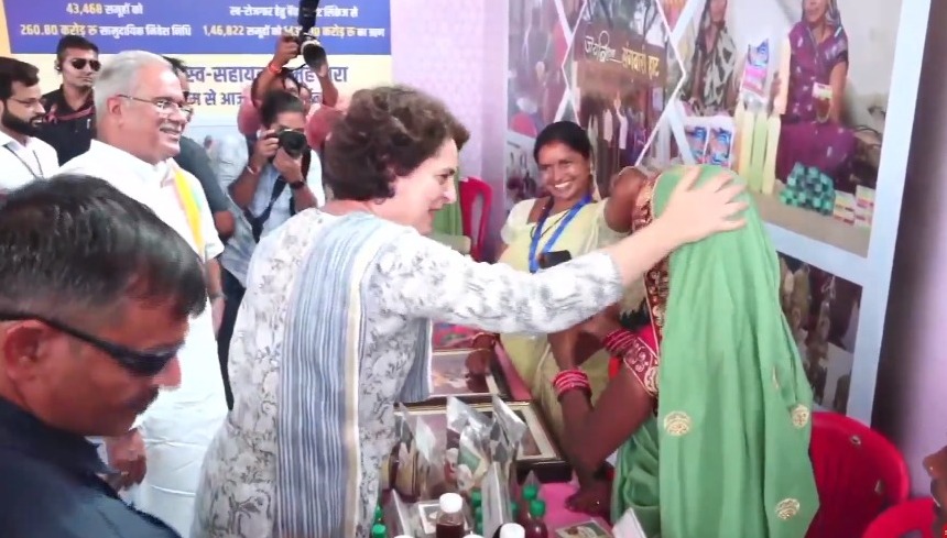 CG LIVE : महिला समृद्धि सम्मेलन में शामिल होने पहुंचे सीएम बघेल और प्रियंका गांधी, देखें कार्यक्रम का लाइव वीडियो 