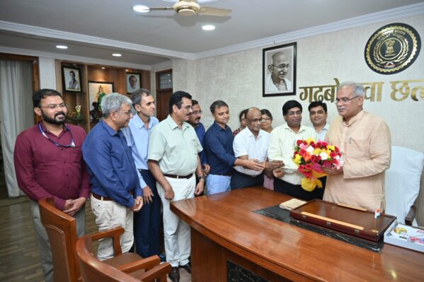 CG NEWS : छत्तीसगढ़ जनसंपर्क अधिकारी संघ के प्रतिनिधियों ने मुख्यमंत्री भूपेश बघेल से की मुलाकात, सेटअप रिविजन सहित विभाग की अन्य मांगों को पूरा करने के लिए दिया धन्यवाद