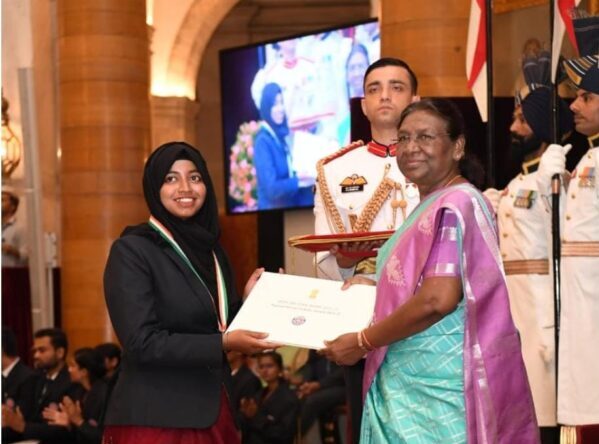 President Award : सीएमडी की स्वयंम सेवक अलीशा को मिला इंदिरा गांधी पुरस्कार, राष्ट्रपति द्रौपदी ने किया सम्मानित