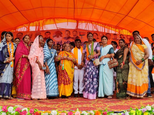 CG NEWS : कांग्रेस को झटका; रविंद्र सिंह के नेतृत्व में 2200 लोगो ने थामा BJP का दामन, रायपुर ग्रामीण विधानसभा में खिलेगा कमल