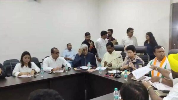  CG BREAKING :  राजीव भवन में कुमारी सैलजा ले रही प्रोटोकॉल समिति की बैठक