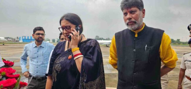 CG BREAKING : BJP की परिवर्तन यात्रा में शामिल नहीं हुई Smriti Irani, कोलकाता वापस लौटीं 
