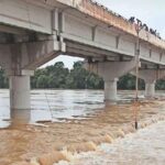 CG NEWS : उफनती शिवनाथ नदी में कूदे युवक-युवती, रेस्क्यू ऑपरेशन जारी....