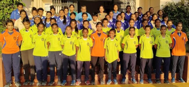 Football League Championship : चौथी छत्तीसगढ़ राज्य महिला फुटबॉल लीग चैम्पियनशिप कल से, खिलाड़ियों को वितरित किए किट