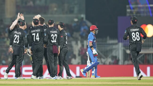 NZ vs AFG, world cup 2023 : न्यूजीलैंड ने अफगानिस्तान को 149 रनों से हराया, लॉकी फर्ग्यूसन और मिचेल सेंटनर ने चटकाएं 3-3 विकेट