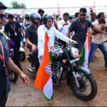 CG VIDEO : मुख्यमंत्री बघेल ने बुलेट बाइक में निकाली भरोसा यात्रा, देखें वीडियो