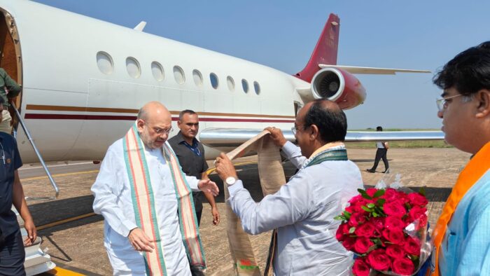 Raipur Breaking : रायपुर पहुचें गृह मंत्री अमित शाह, भाजपा प्रदेश अध्यक्ष अरुण साव ने एयरपोर्ट पर किया आत्मीय स्वागत 