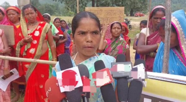  BIG NEWS : गांव में नेताओं के प्रवेश पर ग्रामीणों ने लगाया प्रतिबंध, वादा खिलाफी का आरोप लगाते हुए किया चुनाव का बहिष्कार