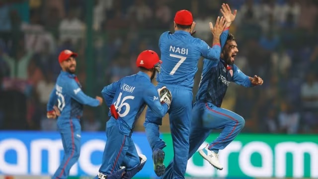 ENG vs AFG, World Cup 2023: अफगानिस्तान ने डिफेंडिंग चैंपियन इंग्लैंड को 69 रनों से हराया, राशिद-मुजीब ने झटके तीन-तीन विकेट