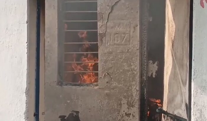 CG BREAKNG : मकान में सिलेंडर ब्लास्ट होने से क्षेत्र में अफरा-तफरी का माहौल, काफी मशक्कत के बाद बुझाई गई आग