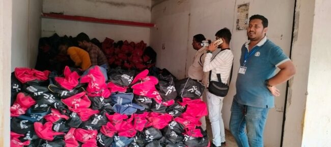 CG NEWS : FST टीम की छापेमार कार्रवाई, दुकान से जब्त किए 500 क्रिकेट किट 
