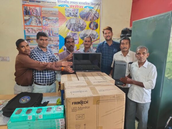 RAIPUR NEWS : विद्यालय सरोरा को महिंद्रा स्पंज एंड पावर लिमिटेड सरोरा के द्वारा दिया गया पांच सेट कम्प्यूटर, पाकर बच्चों के खिले चेहरे 