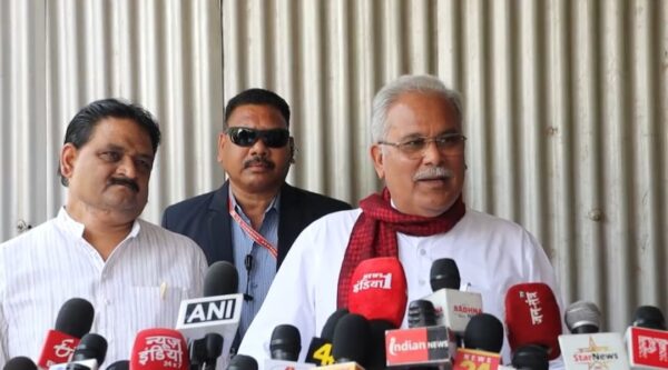 CG NEWS : मुख्यमंत्री बघेल दिल्ली के लिए रवाना, मीडिया के सामने बताई जाने की यह वजह, अजय चंद्राकर के बयान पर किया पलटवार 