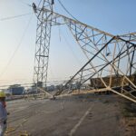 CG NEWS : अचानक बिजली का टावर गिरने से बड़ा हादसा, चपेट में आया ट्रक 