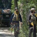 BREAKING : आतंकवादियों से मुठभेड़ में सेना के मेजर और दो जवान शहीद, गोलीबारी जारी 