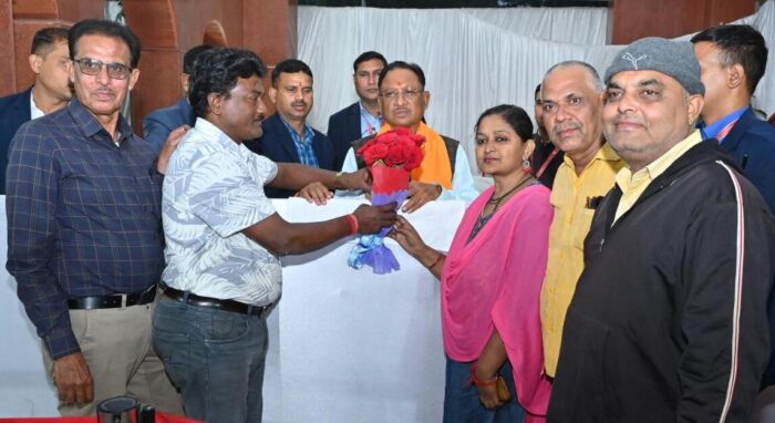 RAIPUR NEWS : मुख्यमंत्री से रायपुर प्रेस क्लब के प्रतिनिधिमंडल ने की मुलाकात, सीएम के रूप में पदभार ग्रहण करने की दी बधाई