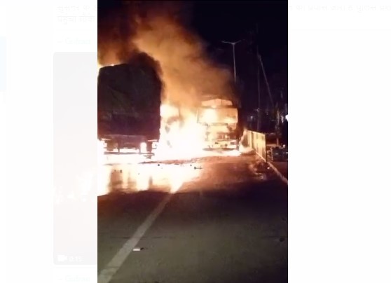 BIG BREAKING : मालवा- सुसनेर में भीषण हादसे में 4 वाहन जलकर खाक, मची अफरा-तफरी 