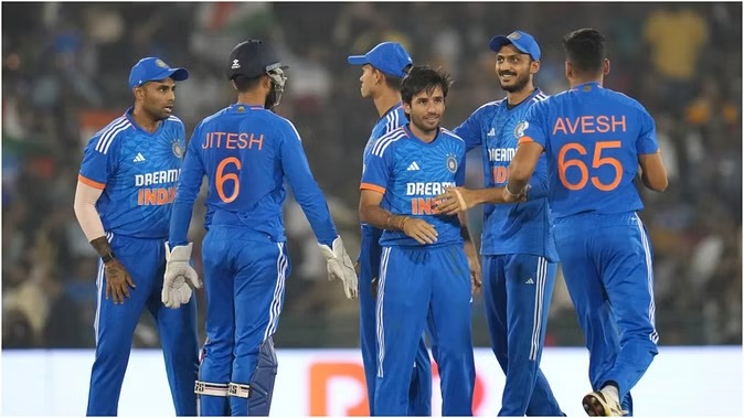 IND vs AUS Live : टीम इंडिया ने ऑस्ट्रेलिया को दिया चौथा झटका, अक्षर पटेल के नाम तीन सफलता