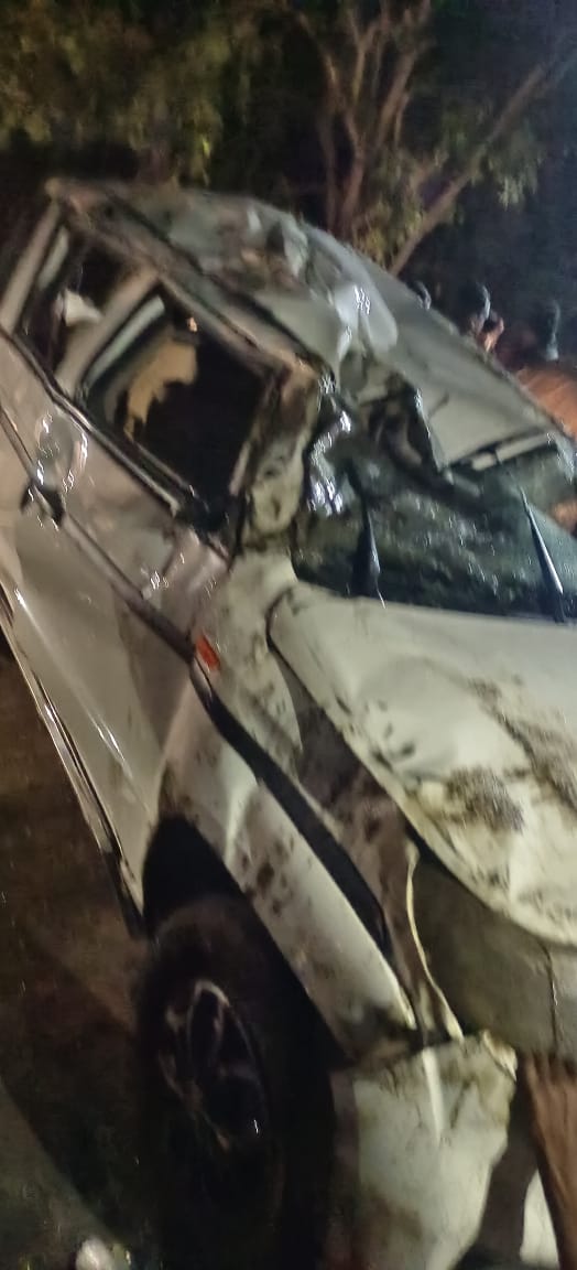 MP ACCIDENT NEWS : अज्ञात वाहन ने बोलेरो कार को मारी जोरदार टक्कर, मौके पर दो युवकों की मौत, चार घायल