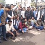 MP NEWS : राष्ट्रीय राजपूत करणी सेवा के प्रमुख की गोली मारकर हत्या, कातिलों को एनकाउंटर में ढेर करने की उठी मांग, कई संगठनों ने किया जोरदार प्रदर्शन