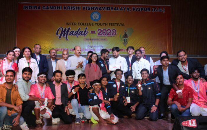 Youth Festival Madai 2023 : युवा महोत्सव मड़ई के समापन समारोह में शामिल हुआ MLA अनुज शर्मा, कृषि महाविद्यालय अम्बिकापुर बनी विजेता 