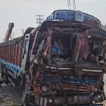  RAIPUR ACCIDENT NEWS : तेज रफ्तार ट्रक ने डंपर को मारी जोरदार टक्कर, चालक की मौके पर मौत, हेल्पर घायल 