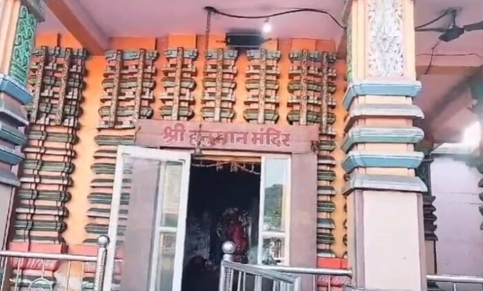 CG NEWS : बंजारी मंदिर से दानपेटी और भगवान का मुकुट ले उड़े चोर, चोरी की वारदात सीसीटीवी कैमरे में कैद, जांच में जुटी पुलिस