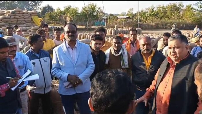  CG NEWS : लखनपुर धान उपार्जन केंद्र में विधायक राजेश अग्रवाल के द्वारा निरीक्षण किया गया