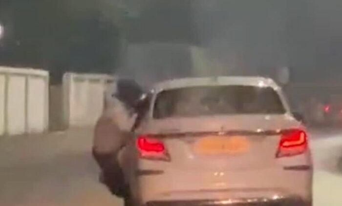 CG VIDEO : मामूली विवाद में युवक को कार की खिड़की में लटकाकर 3 किमी तक भगाई कार, एक गिरफ्तार, देखें वीडियो  