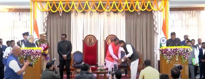 CG Ministers Oath Ceremony : शपथ ग्रहण समारोह शुरू, बृजमोहन अग्रवाल, राम विचार नेताम, ओपी चौधरी समेत 9 विधायकों ने ली मंत्री पद की शपथ, ग्रैंड ग्रुप के चेयरमैन गुरुचरण सिंह होरा भी रहे मौजूद, देखें वीडियो