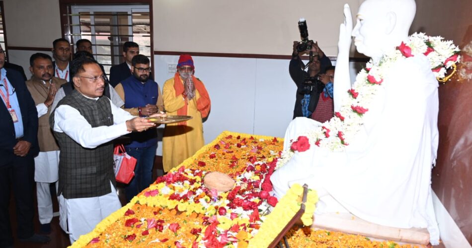 CG NEWS : मुख्यमंत्री विष्णुदेव साय ने बाबा प्रियदर्शी राम जी के किए दर्शन लिया आशीर्वाद, प्रदेशवासियों के सुख समृद्धि और खुशहाली की कामना की