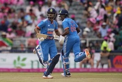 IND vs SA 1st ODI: वनडे सीरीज में भारतीय टीम ने किया जीत से आगाज, साउथ अफ्रीका को 8 विकेट से हराया 