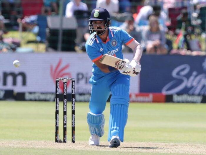 IND vs SA 2nd ODI Live : साउथ अफ्रीका की शानदार गेंदबाजी से टीम इंडिया 211 रन पर ढेर, सुदर्शन और केएल ने लगाया फिफ्टी 