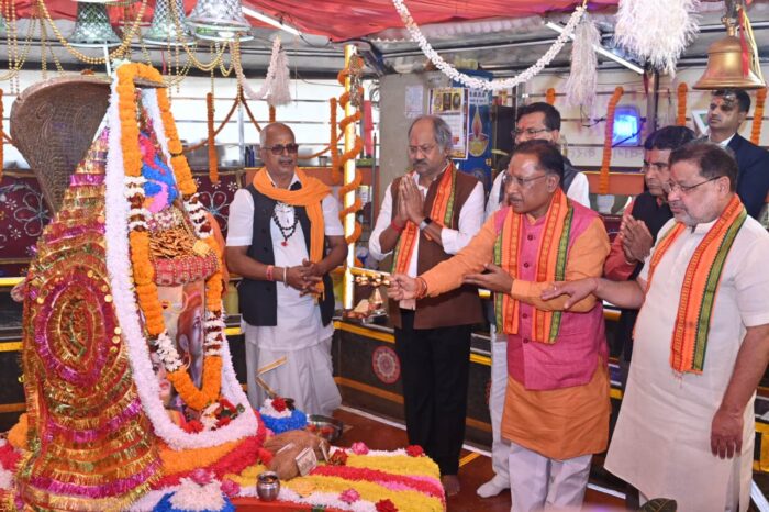 RAIPUR NEWS: CM विष्णु देव साय ने बूढ़ादेव के प्राचीन मंदिर में की पूजा अर्चना, प्रदेशवासियों की सुख समृद्धि और खुशहाली की कामना की