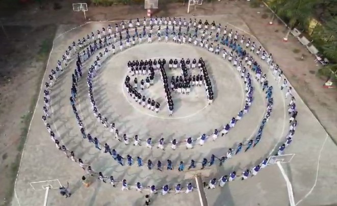 MP VIRAL VIDEO : एमएलबी स्कूल की छात्राओं ने राम लिखकर अद्भुत नज़ारा किया पेश, देखें वीडियो 
