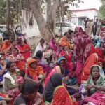 Mahasamund News : वन विभाग ने 124 महिलाओं- बच्चो को किया गिरफ्तार, ग्रामीण महिलाओं ने जमानत लेने से किया इंकार 