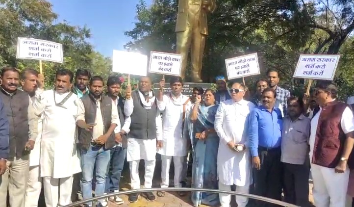 MP NEWS :असम में राहुल गांधी के काफिले पर हमले के विरोध में झाबुआ में भी विरोध प्रदर्शन