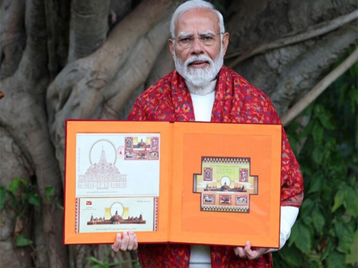 Ayodhya Ram Mandir : प्राण प्रतिष्ठा से पहले पीएम मोदी ने राम मंदिर पर डाक टिकट किया जारी, 'हनुमान, गणेश और मां शबरी' शामिल 