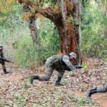 CG Naxalites Killed : पुलिस और नक्सलियों के बीच बड़ी मुठभेड़, 4 नक्सली ढेर, लान्चर और बंदूकें बरामद, सर्चिंग जारी