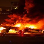 BIG NEWS : बड़ा हादसा: 379 यात्रियों से भरी प्लेन में लगी भीषण आग, 5 लोगों की मौत, मची चीख-पुकार,देखें VIDEO